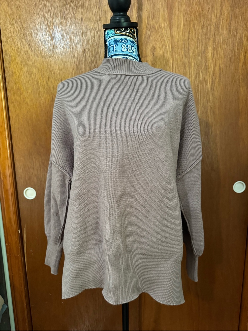 Qinsen Relaxed Rib-Knit Mock Neck Women's Sweater in Brown, Small